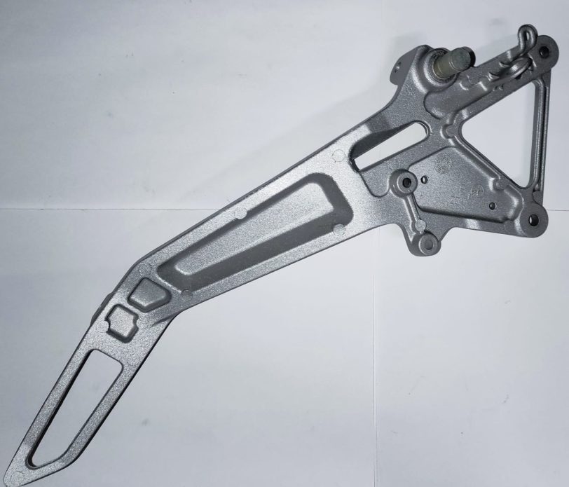 50650MBZG01ZB SUPPORTO PEDANA PRINCIPALE D. *NH109MS *