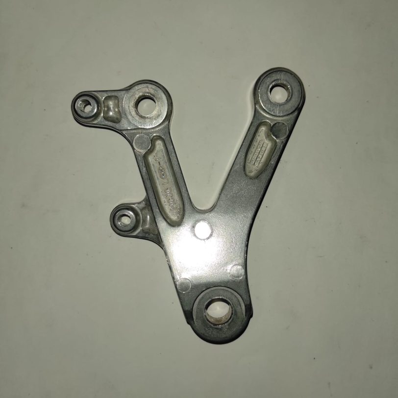 50700MCJ750 SUPPORTO PEDANA PRINCIPALE S.