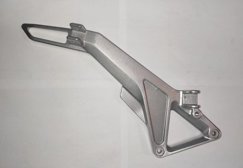 50750MBZ610 SUPPORTO PEDANA PRINCIPALE S.