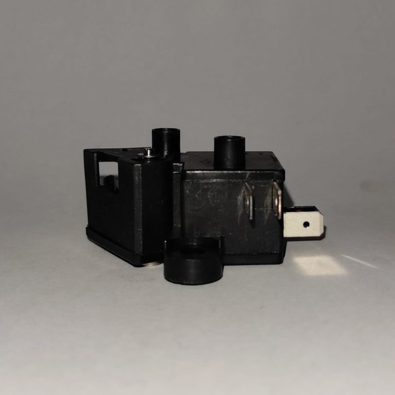35340K01D01 ASS. INTERRUTTORE STOP ANT. - immagine 2