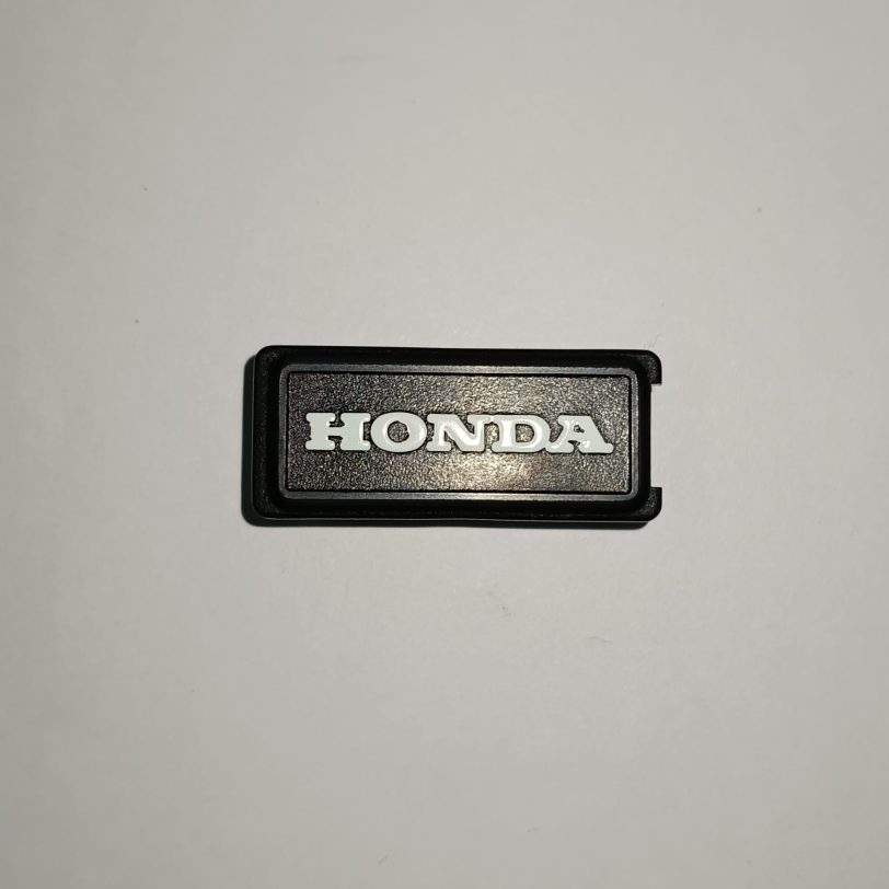 64263MG9930 EMBLEMA