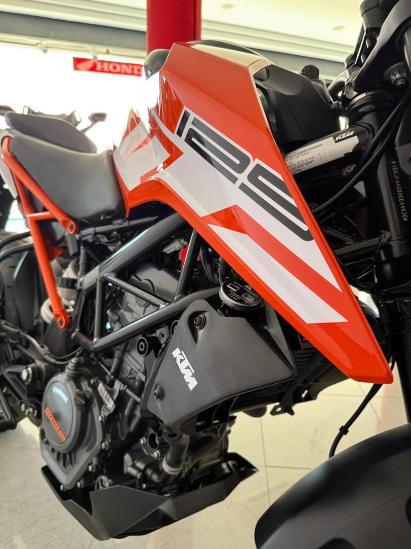KTM DUKE 125 - immagine 5