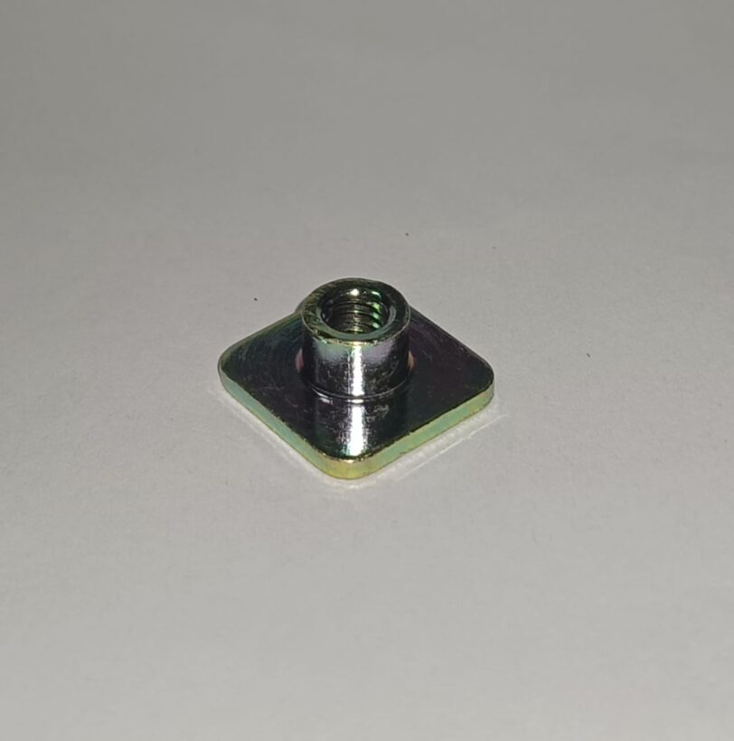 90302MEE000 DADO SPECIALE 6MM