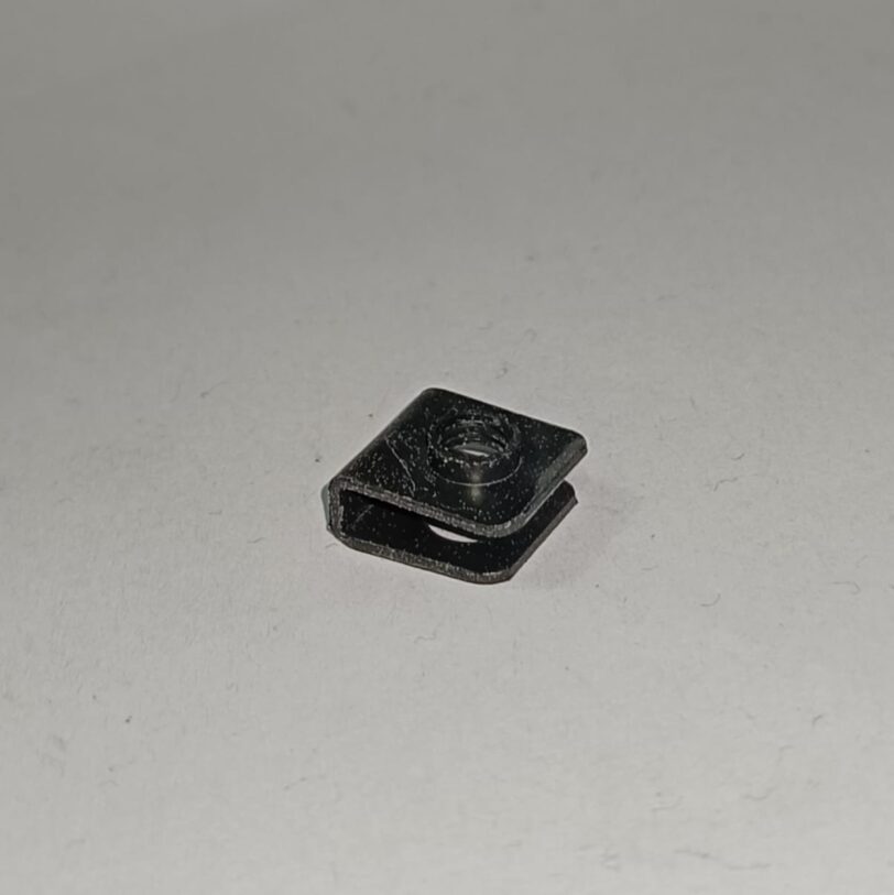 90312MT3000 DADO A MORSETTO 5MM